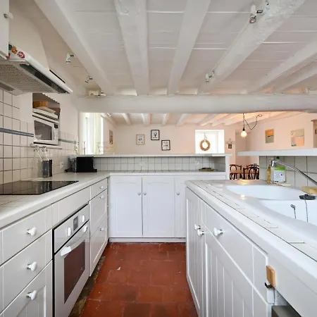 Semesterbostad Maison La Couarde-Sur-Mer, 4 Pieces, 6 Personnes - Fr-1-258-134
